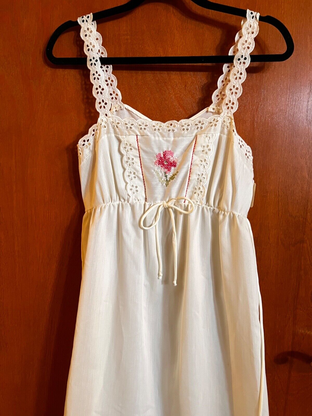 Vintage 1970's Lorraine Short Ruffled Needlepoint Nightgown Small Petite
