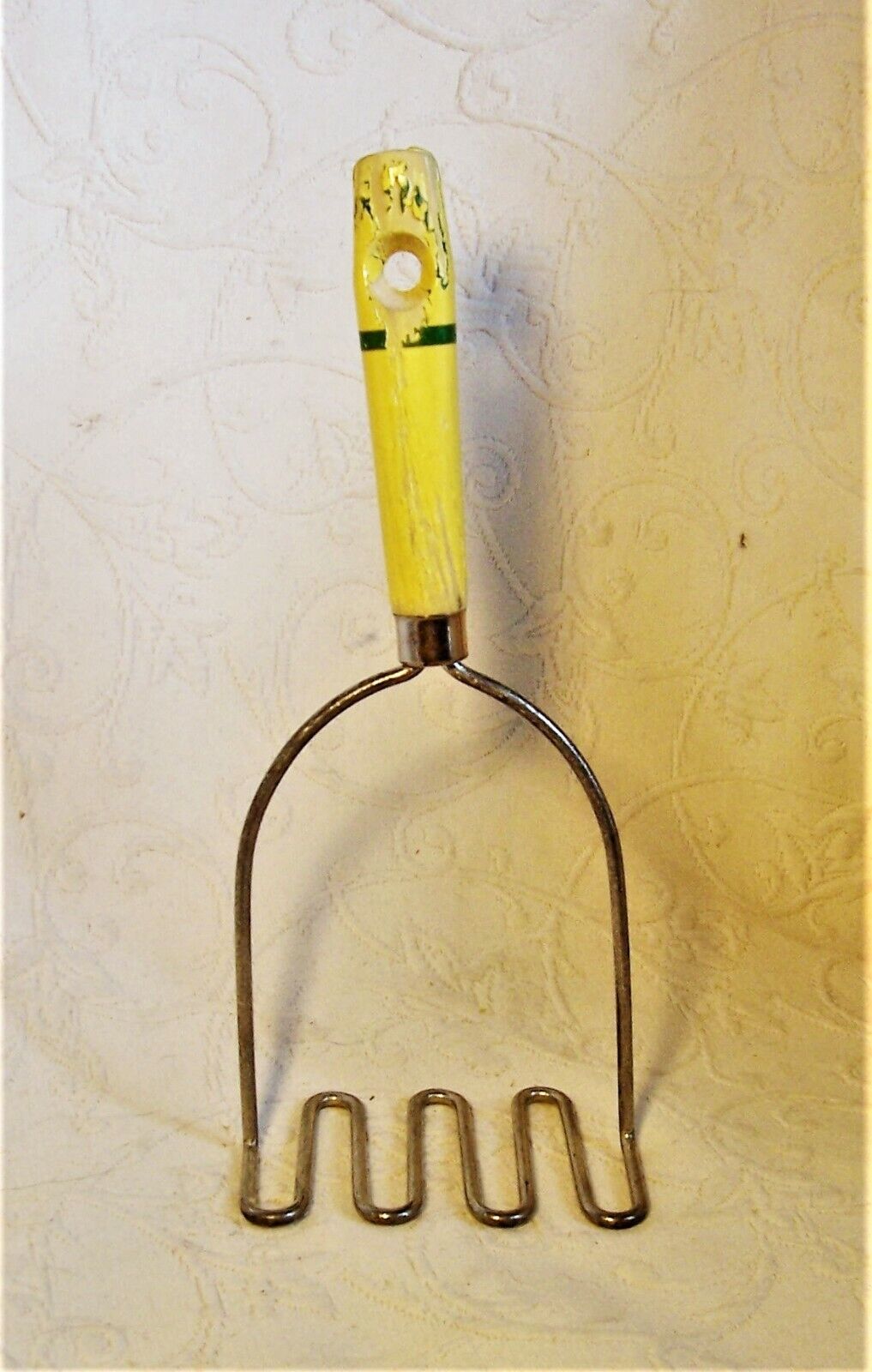 Vtg Androck Yellow Painted Wood Handled Green Stripe Zig-zag Wire Potato Masher